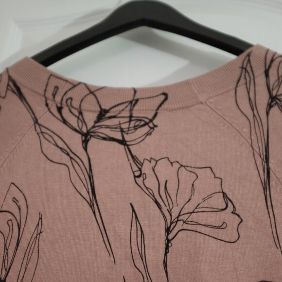 COPY - Cleo dust pink crewneck Fine Knit  sweater with large black floral print… - Picture 6 of 8